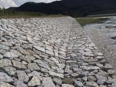 雷诺护垫